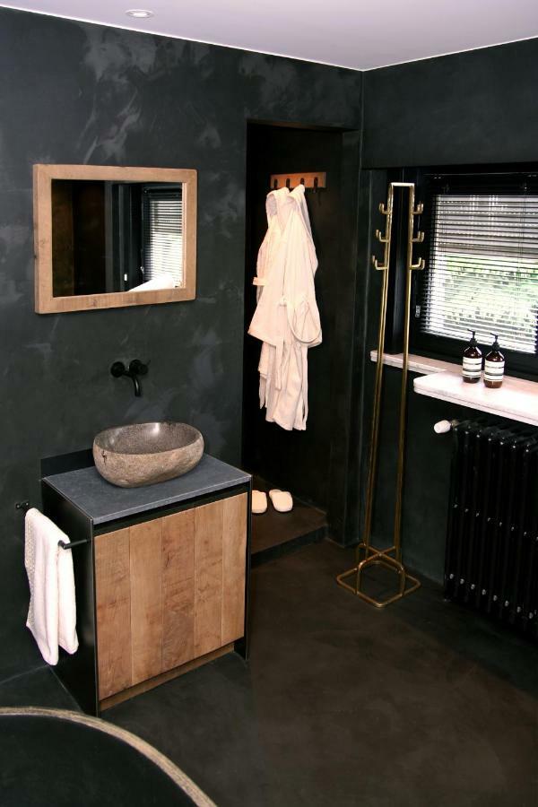 Suite mit Kingsize-Bett und Badewanne